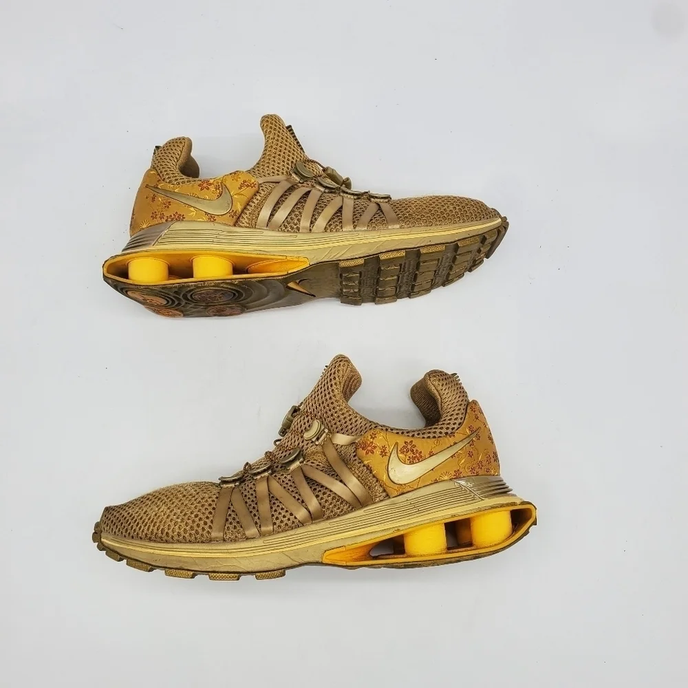 Nike Shoe Women's 9 Shox Gravity AQ8554 700 Metallic Gold Sneakers